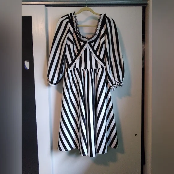 SOLD Sleepy Hallow Katrina Dress - Picture 4 of 13